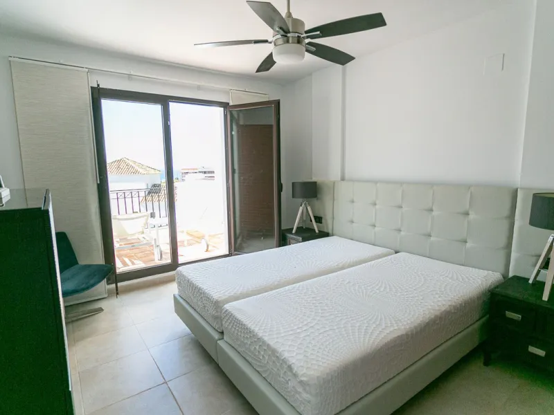 Triplex penthouse in Altos de los Monteros in perfect condition, ready to move into.