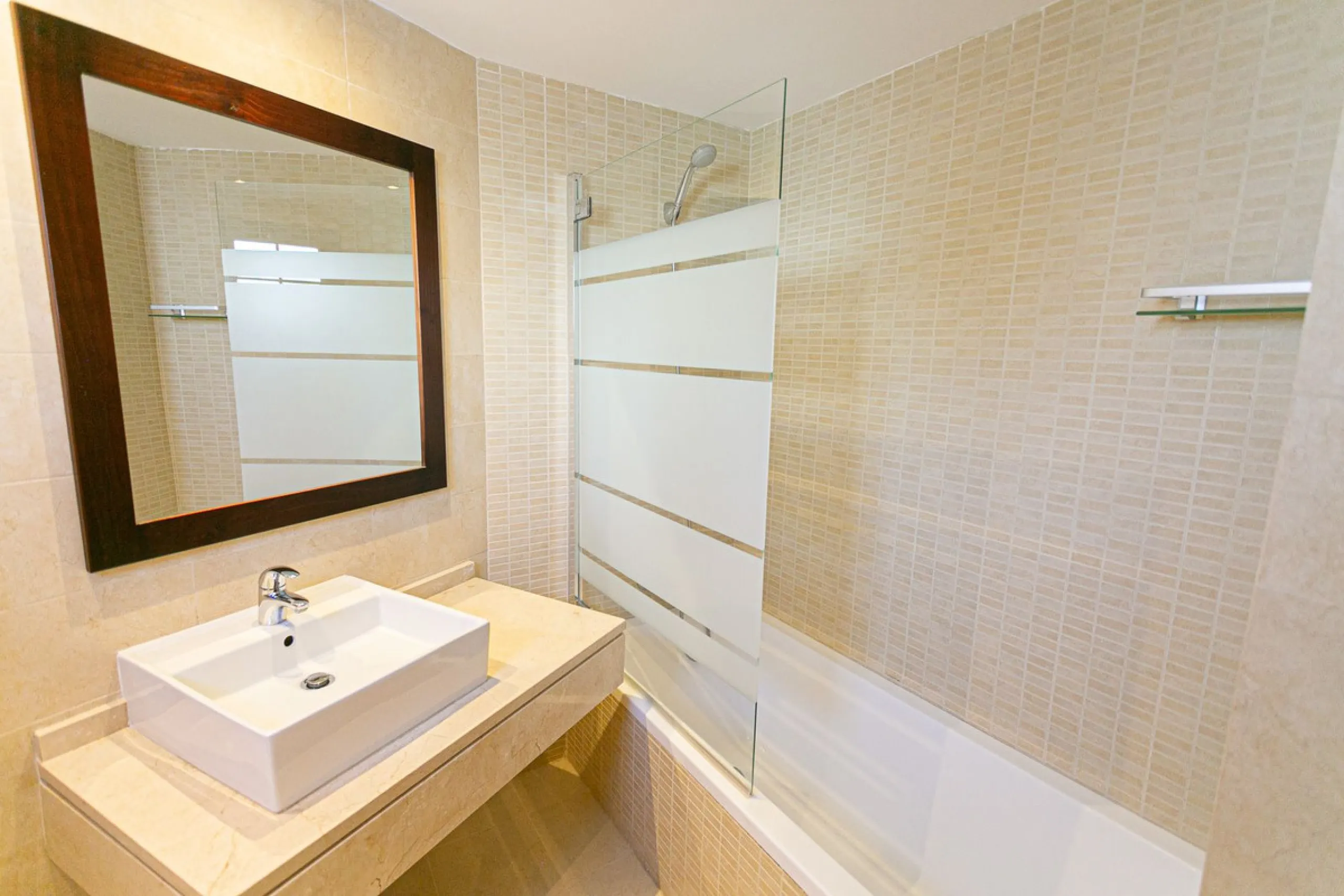 Triplex penthouse in Altos de los Monteros in perfect condition, ready to move into.