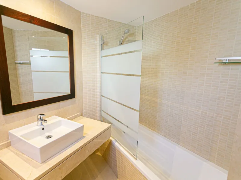 Triplex penthouse in Altos de los Monteros in perfect condition, ready to move into.