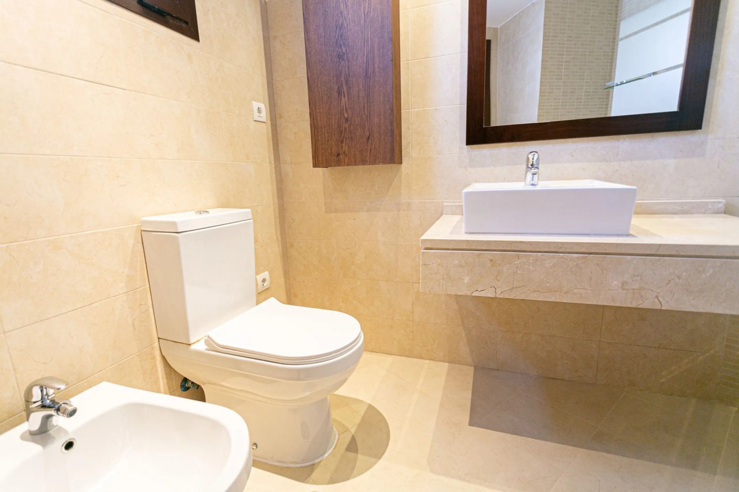 Triplex penthouse in Altos de los Monteros in perfect condition, ready to move into.
