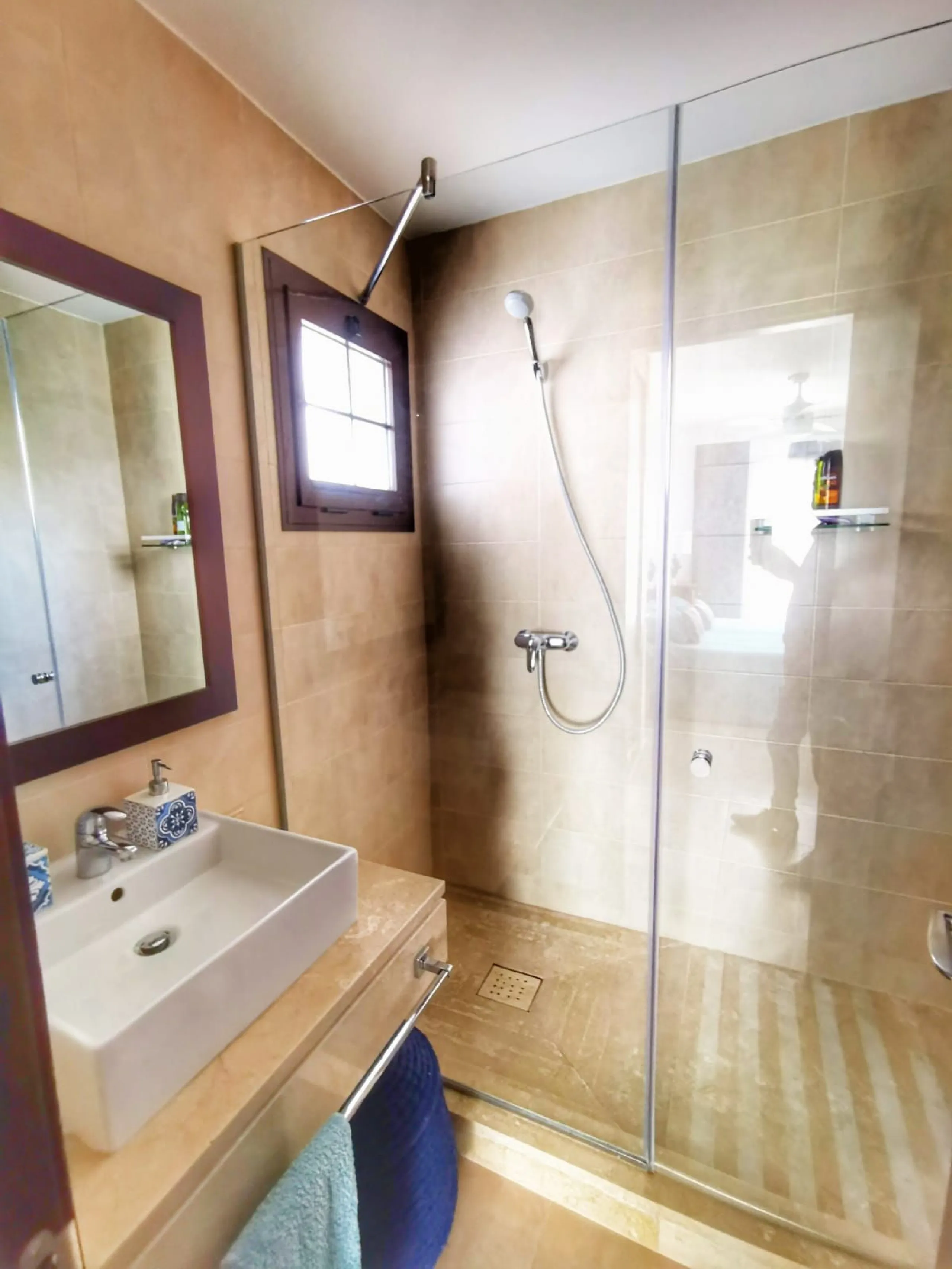 Triplex penthouse in Altos de los Monteros in perfect condition, ready to move into.