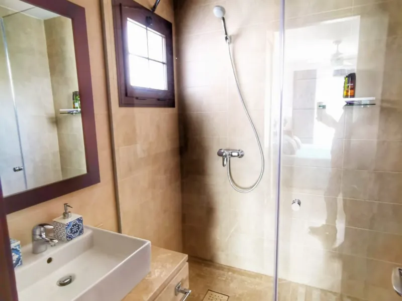 Triplex penthouse in Altos de los Monteros in perfect condition, ready to move into.
