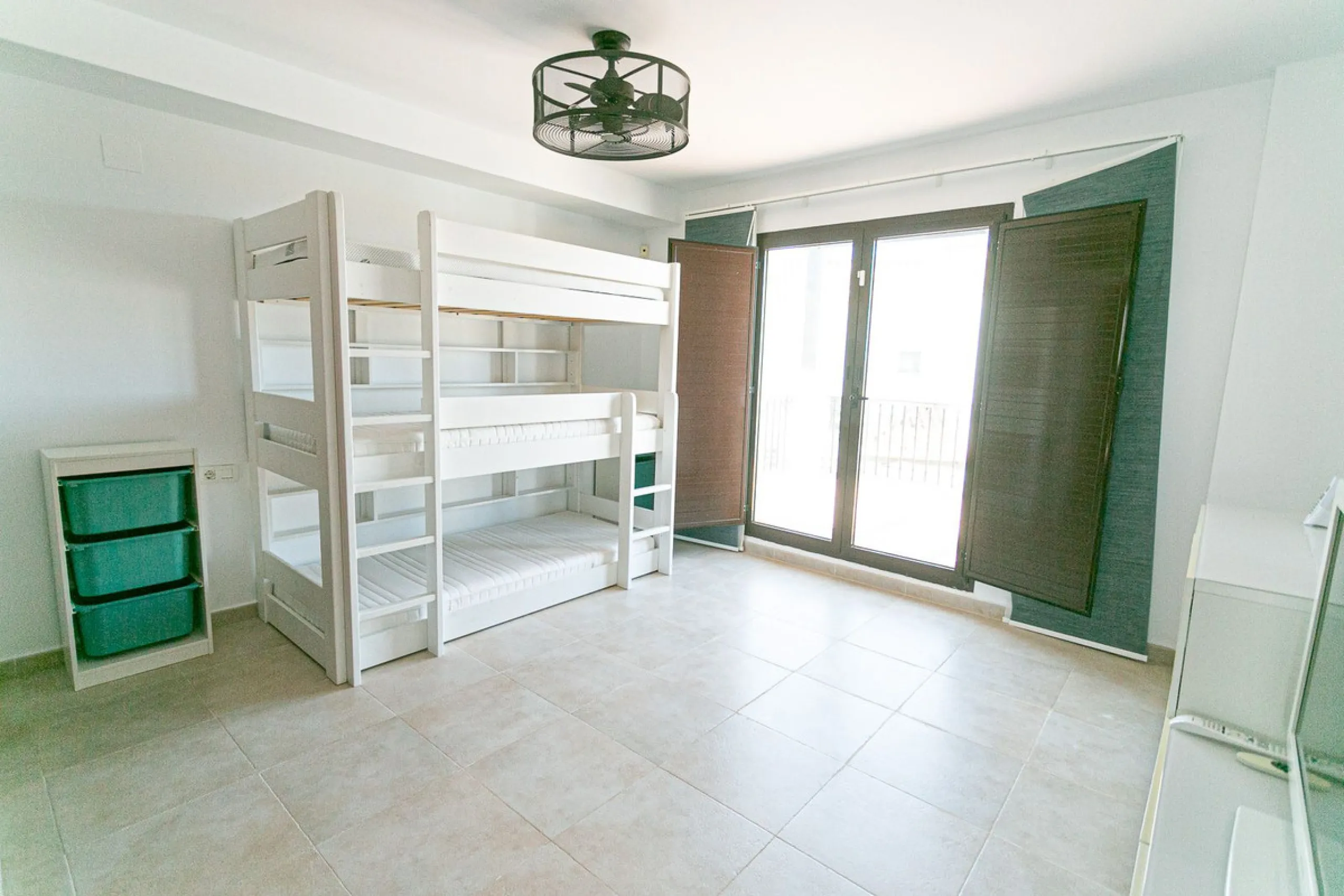 Triplex penthouse in Altos de los Monteros in perfect condition, ready to move into.