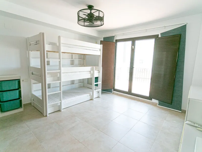 Triplex penthouse in Altos de los Monteros in perfect condition, ready to move into.