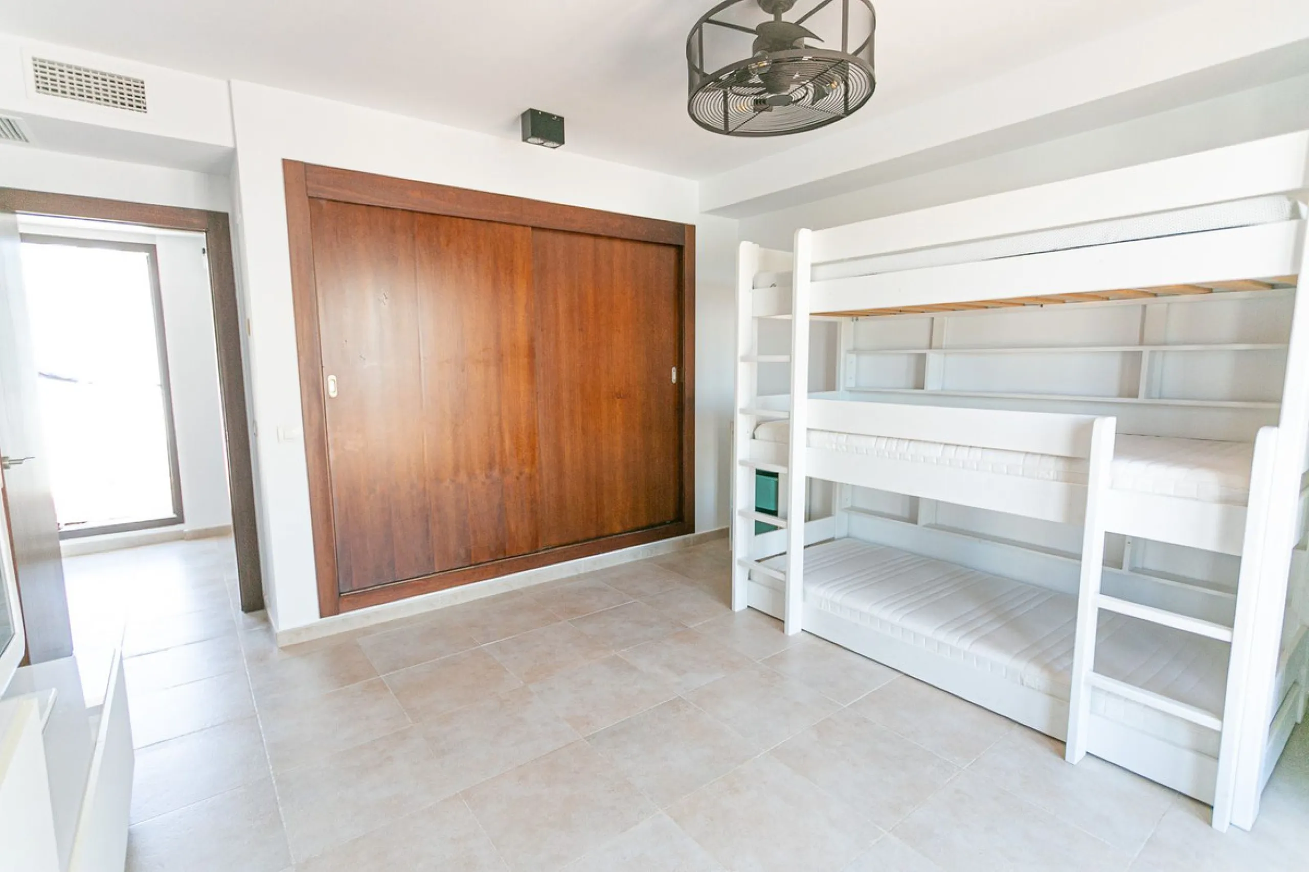 Triplex penthouse in Altos de los Monteros in perfect condition, ready to move into.