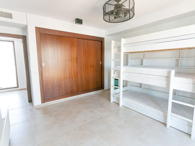 Triplex penthouse in Altos de los Monteros in perfect condition, ready to move into.