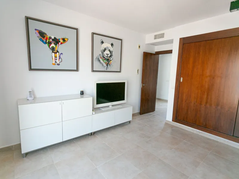 Triplex penthouse in Altos de los Monteros in perfect condition, ready to move into.