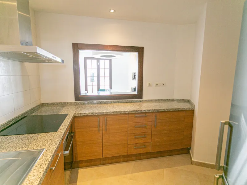 Triplex penthouse in Altos de los Monteros in perfect condition, ready to move into.
