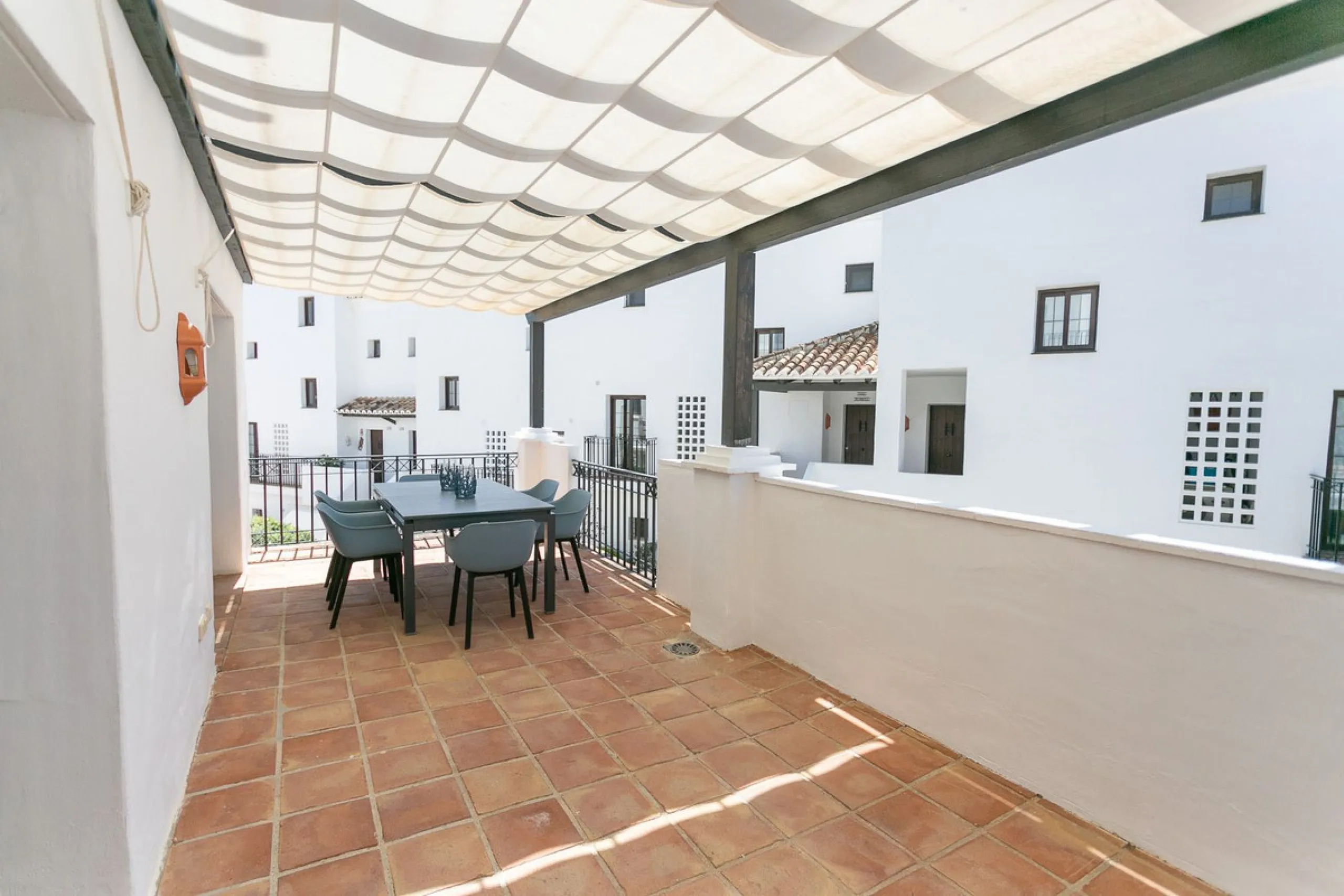 Triplex penthouse in Altos de los Monteros in perfect condition, ready to move into.