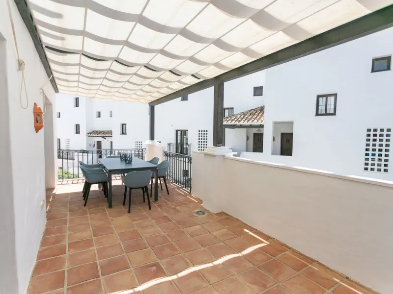 Triplex penthouse in Altos de los Monteros in perfect condition, ready to move into.