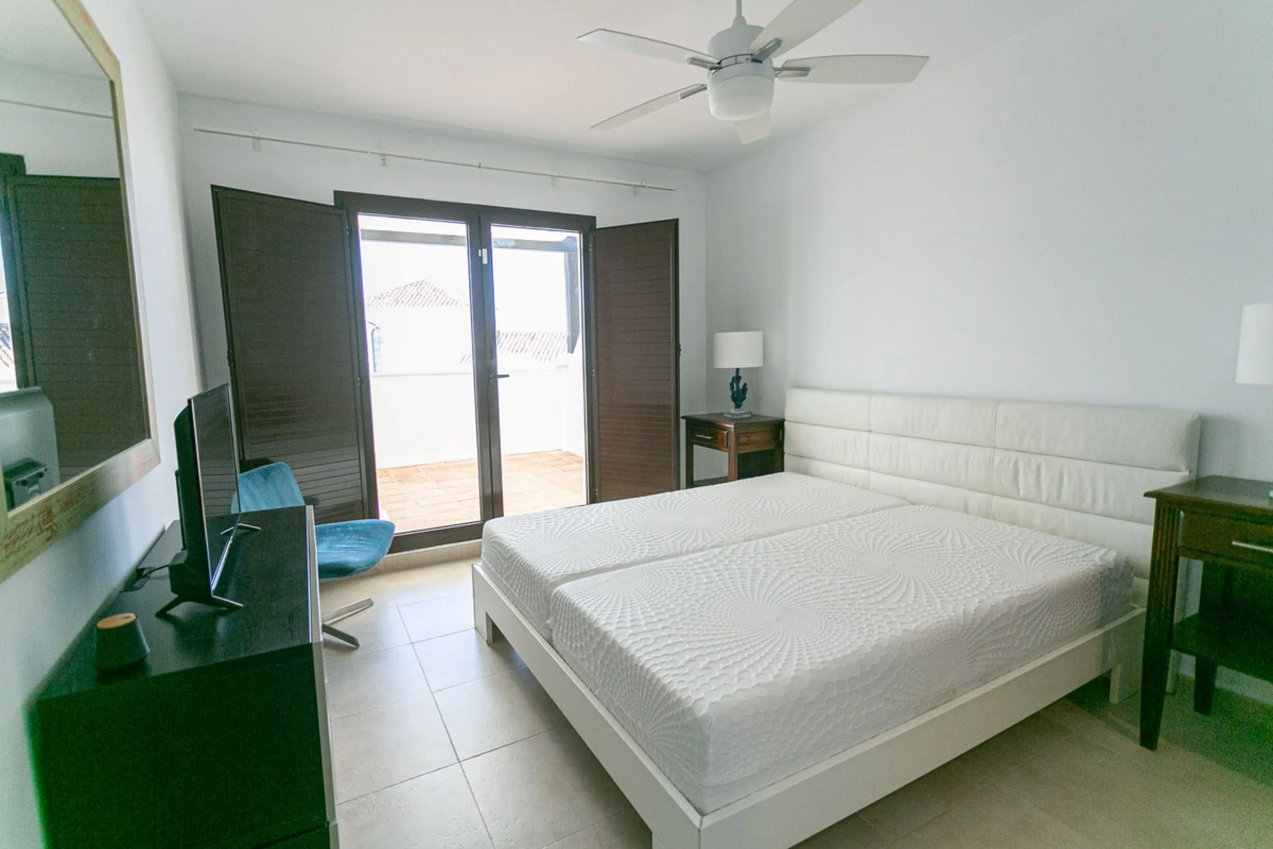 Triplex penthouse in Altos de los Monteros in perfect condition, ready to move into.