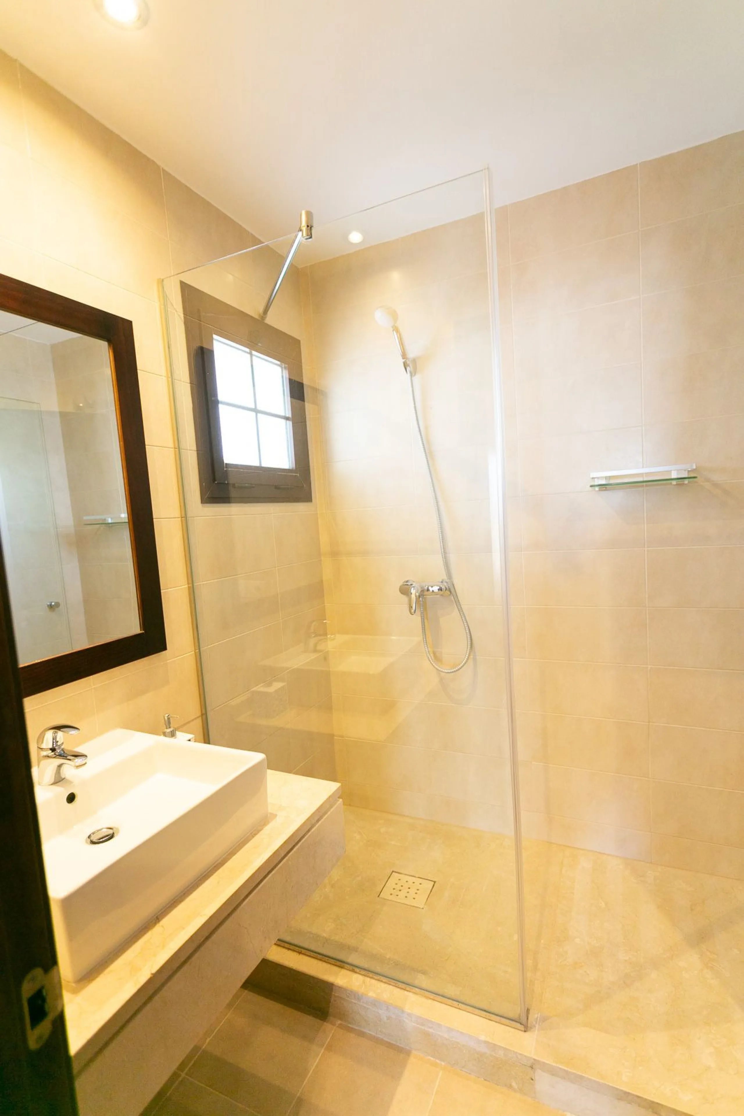 Triplex penthouse in Altos de los Monteros in perfect condition, ready to move into.