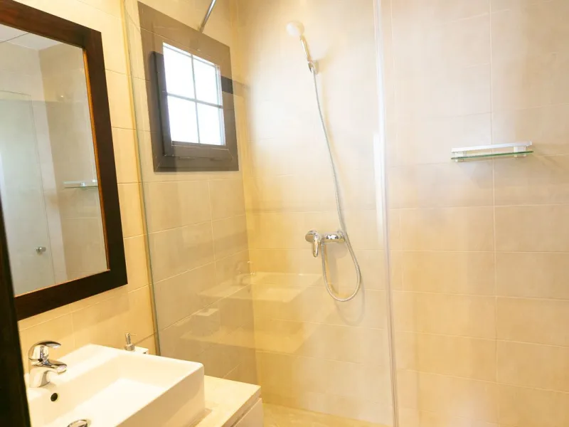 Triplex penthouse in Altos de los Monteros in perfect condition, ready to move into.