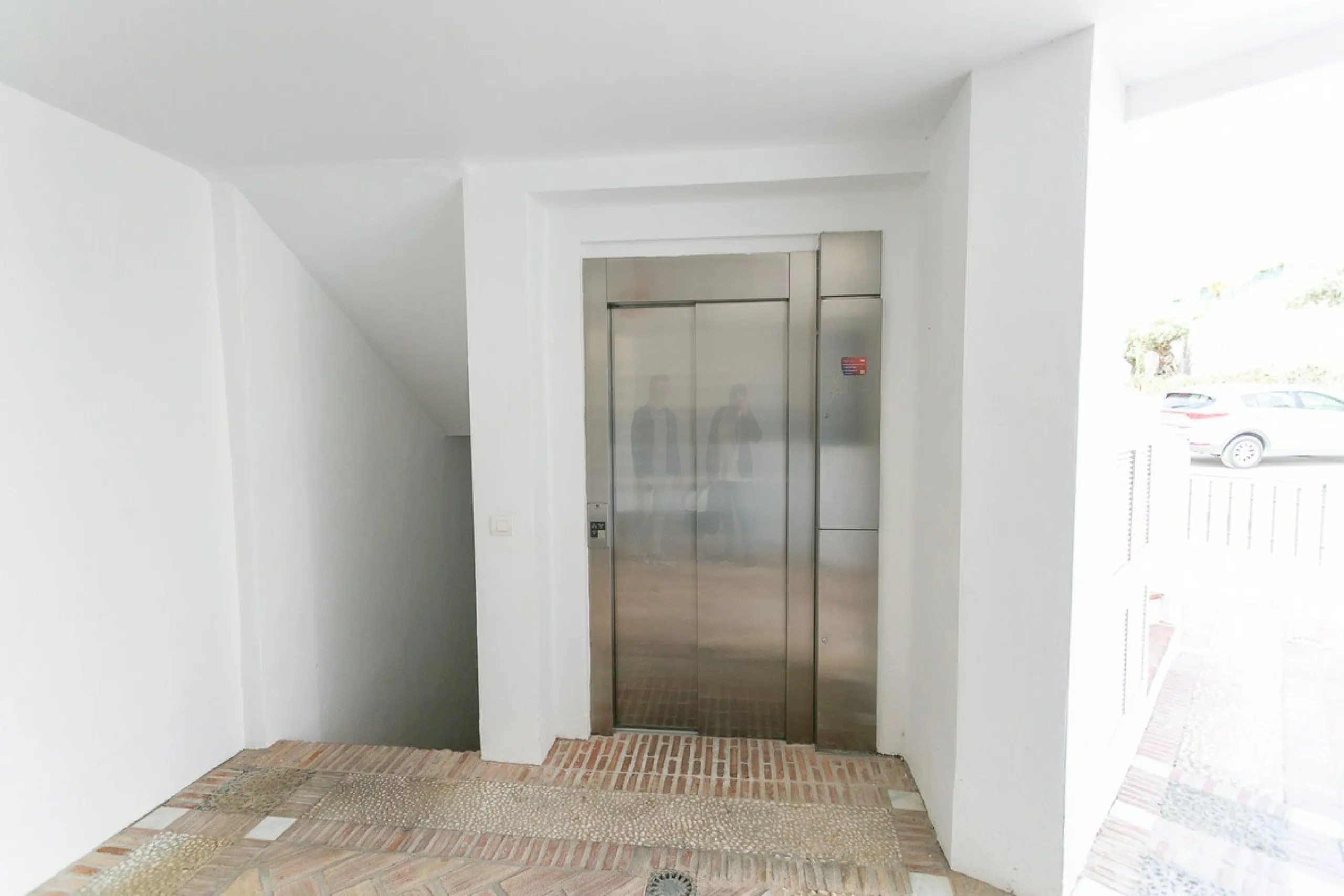 Triplex penthouse in Altos de los Monteros in perfect condition, ready to move into.