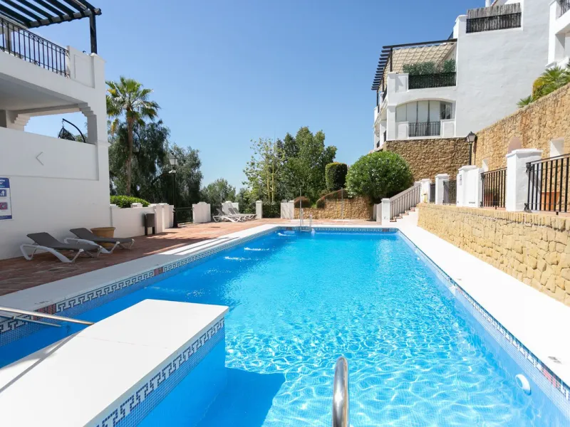 Triplex penthouse in Altos de los Monteros in perfect condition, ready to move into.