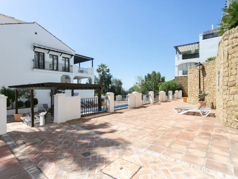 Triplex penthouse in Altos de los Monteros in perfect condition, ready to move into.