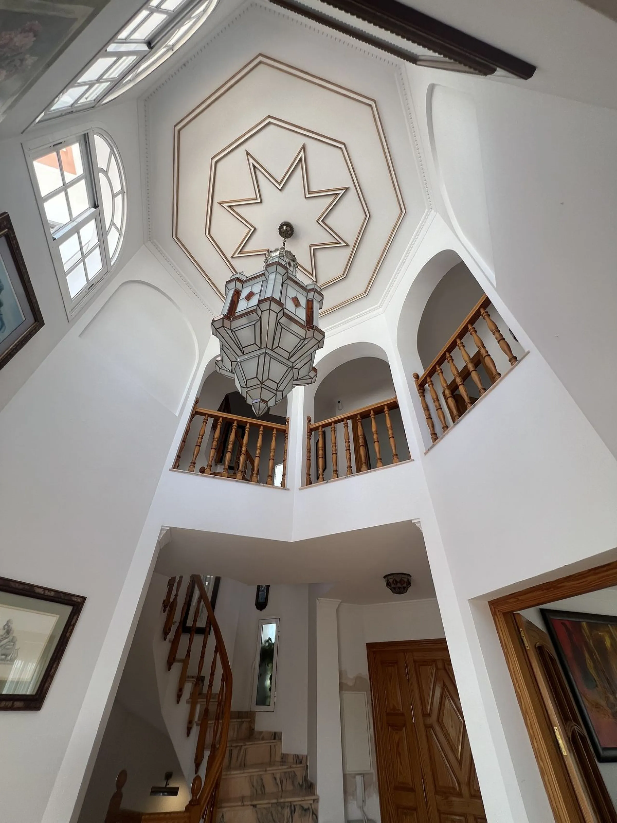5 Bedroom villa in the heart of San Pedro de Alcántara, Marbella as a large traditional family home.
