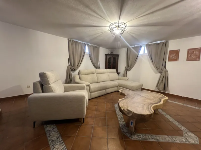 5 Bedroom villa in the heart of San Pedro de Alcántara, Marbella as a large traditional family home.