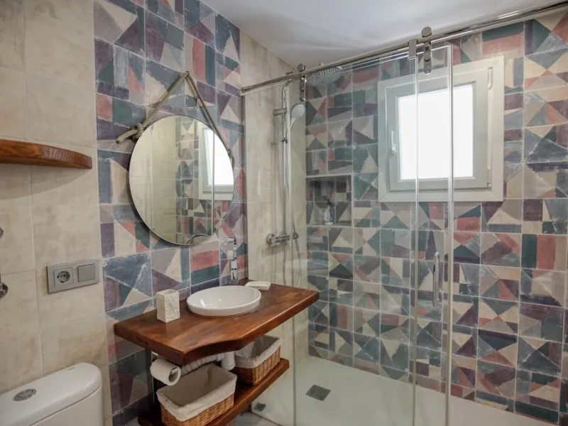 House - Detached Villa в продаже в Estepona, Málaga. В доме 3 спален и 3 ванных комнат. Площадь дома 180 м². Площадь участка 321 м²