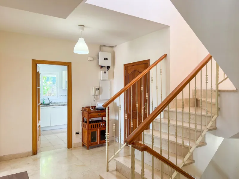 Large villa in sought-after urbanisation, Jardines del Águila