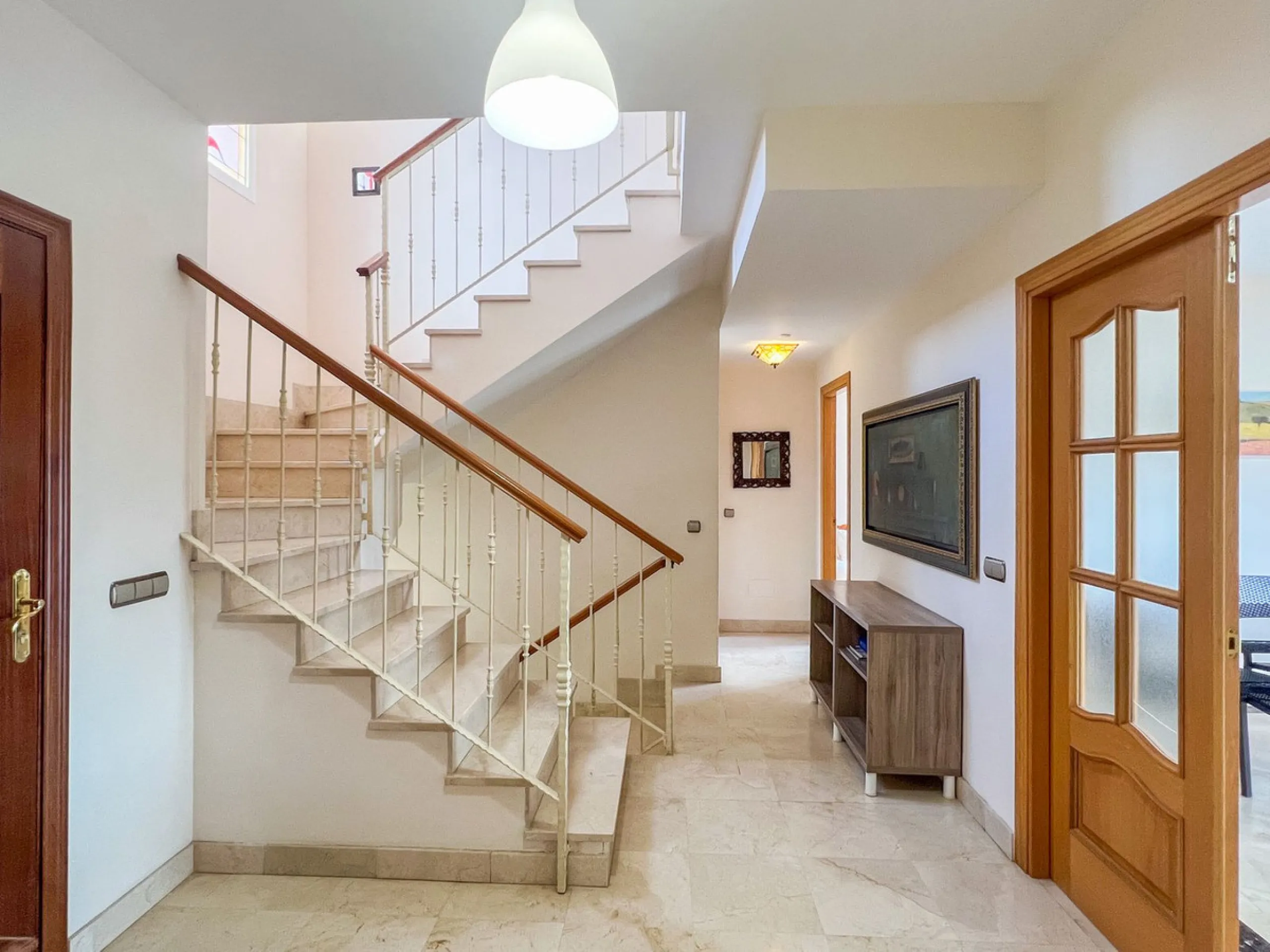 Large villa in sought-after urbanisation, Jardines del Águila