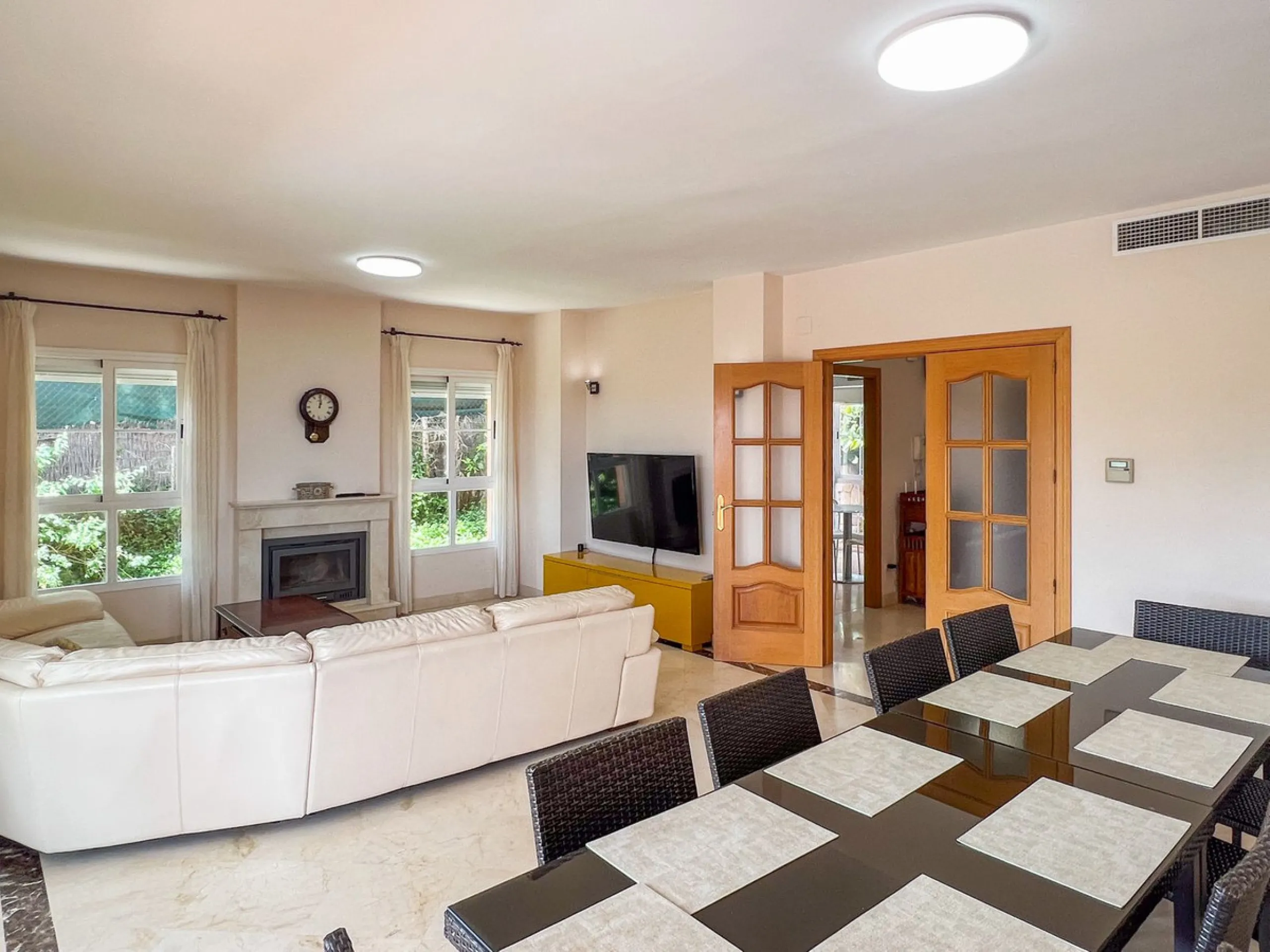 Large villa in sought-after urbanisation, Jardines del Águila