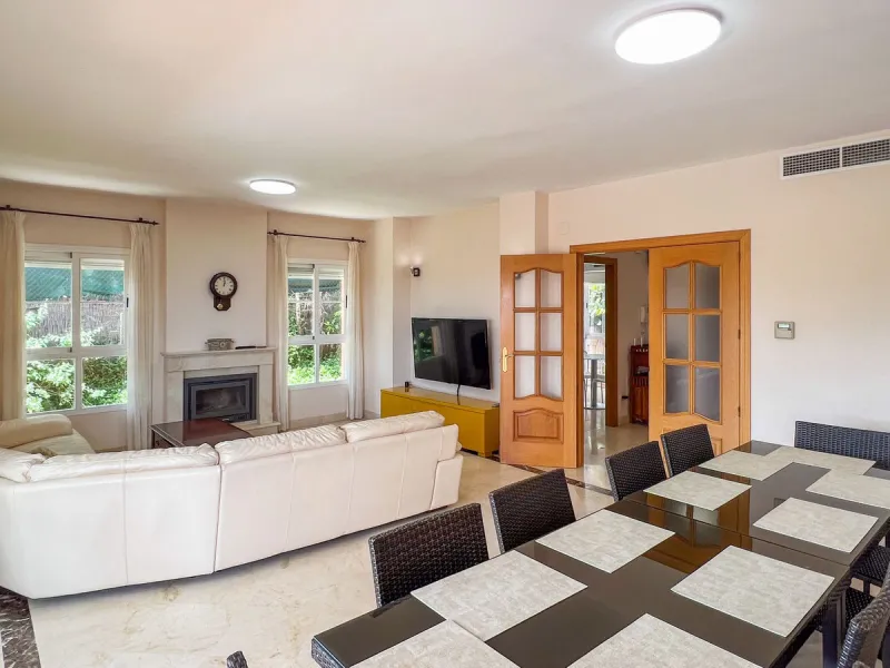 Large villa in sought-after urbanisation, Jardines del Águila