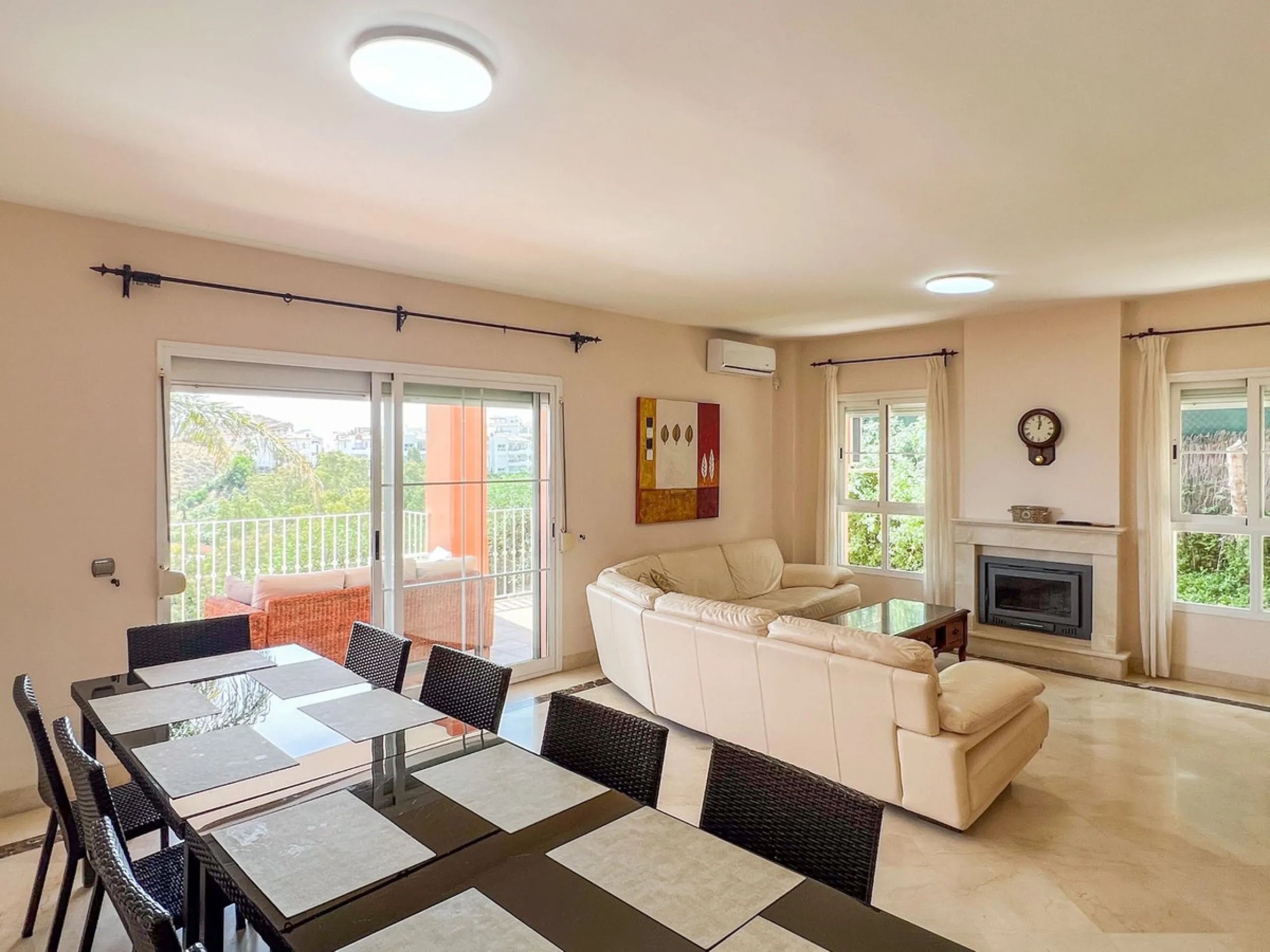 Large villa in sought-after urbanisation, Jardines del Águila