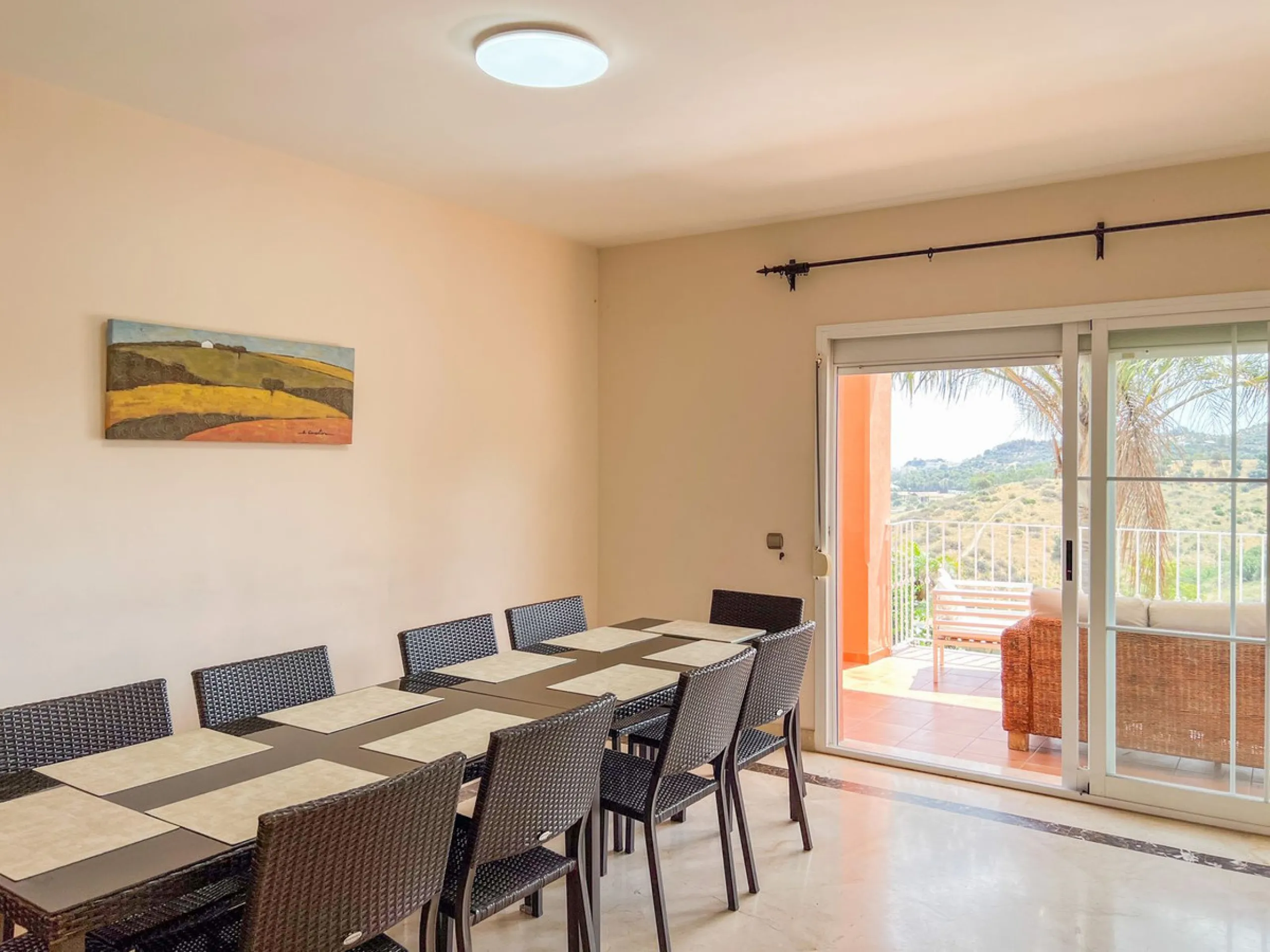 Large villa in sought-after urbanisation, Jardines del Águila