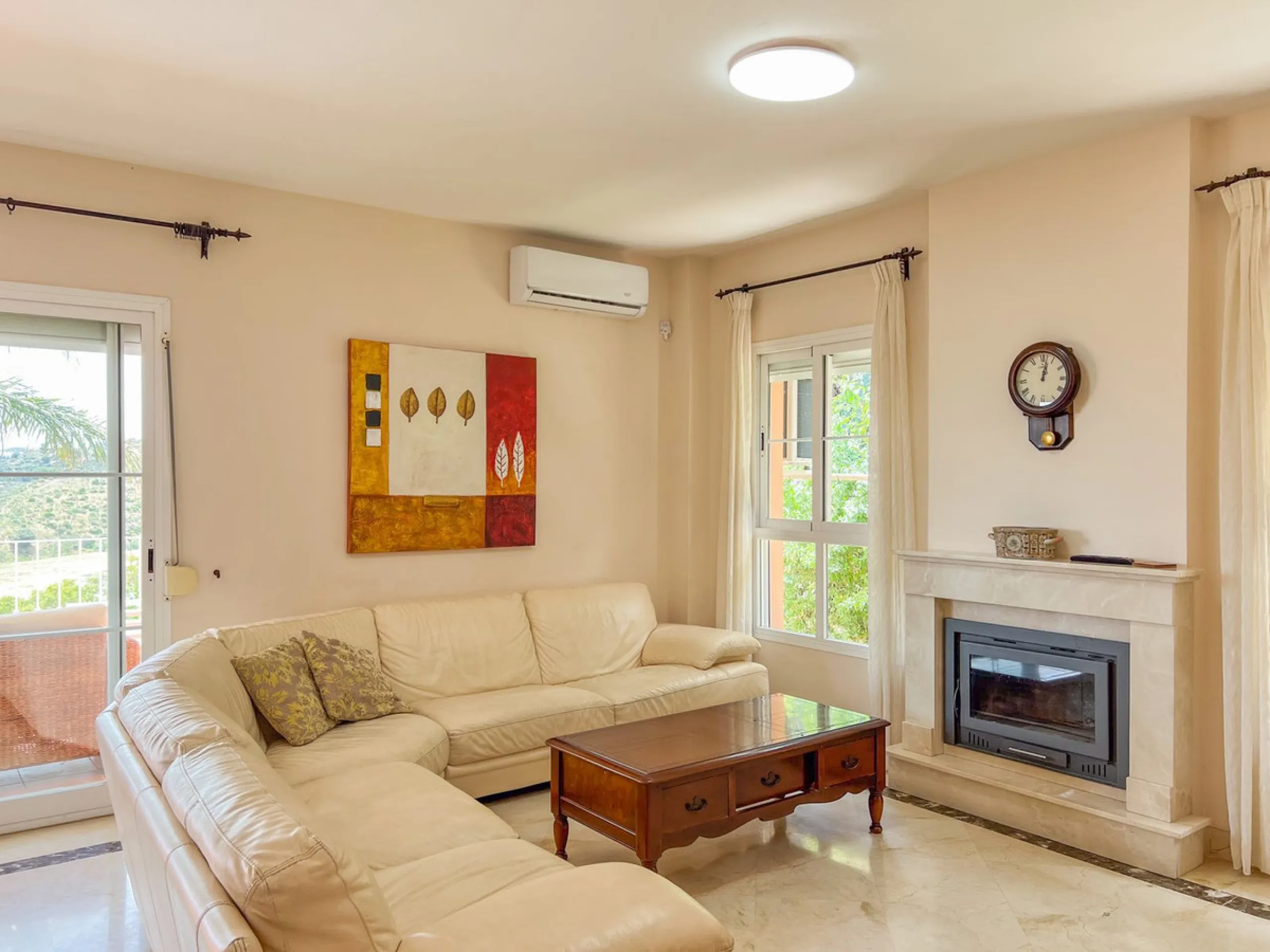 Large villa in sought-after urbanisation, Jardines del Águila