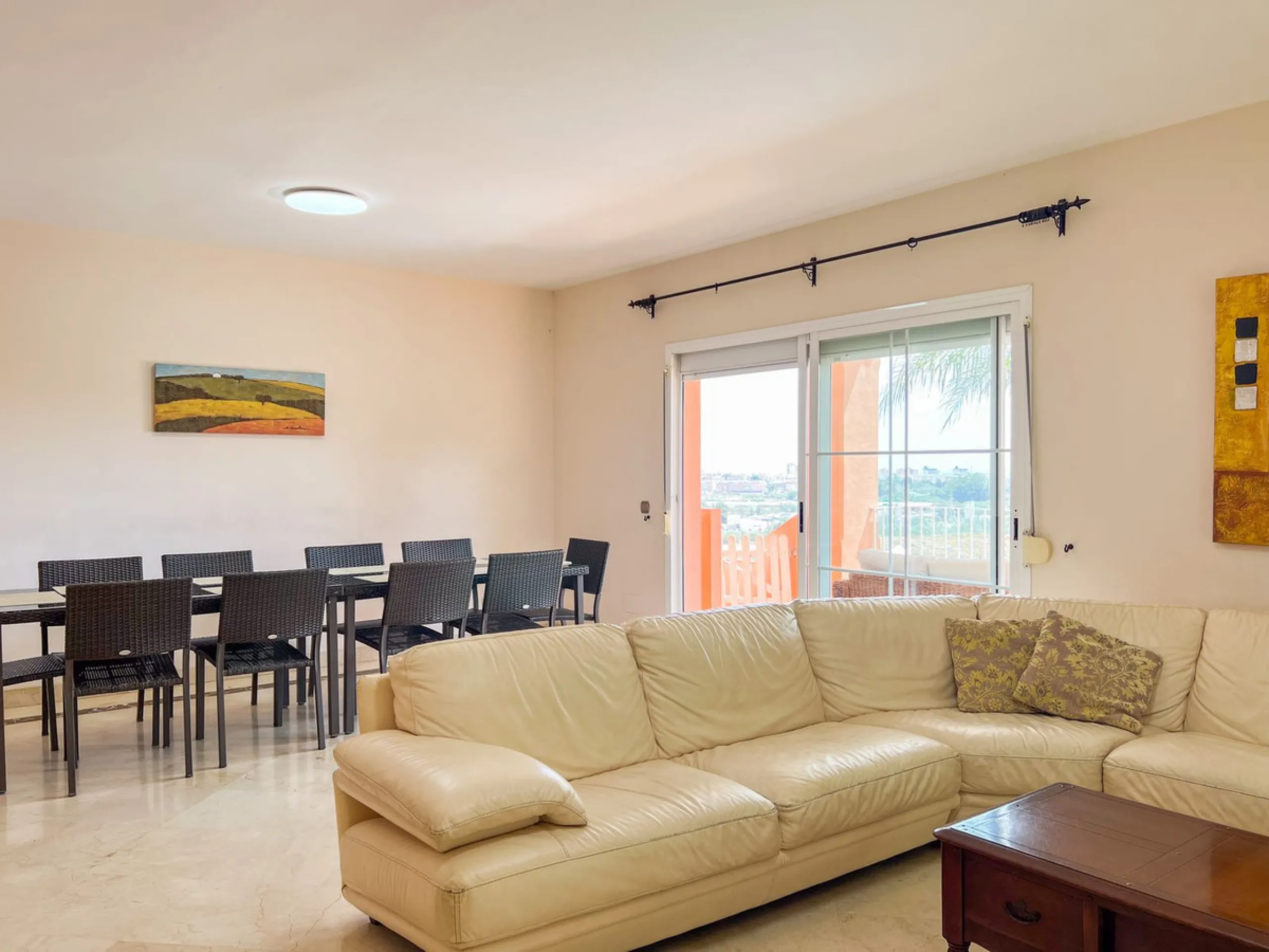 Large villa in sought-after urbanisation, Jardines del Águila