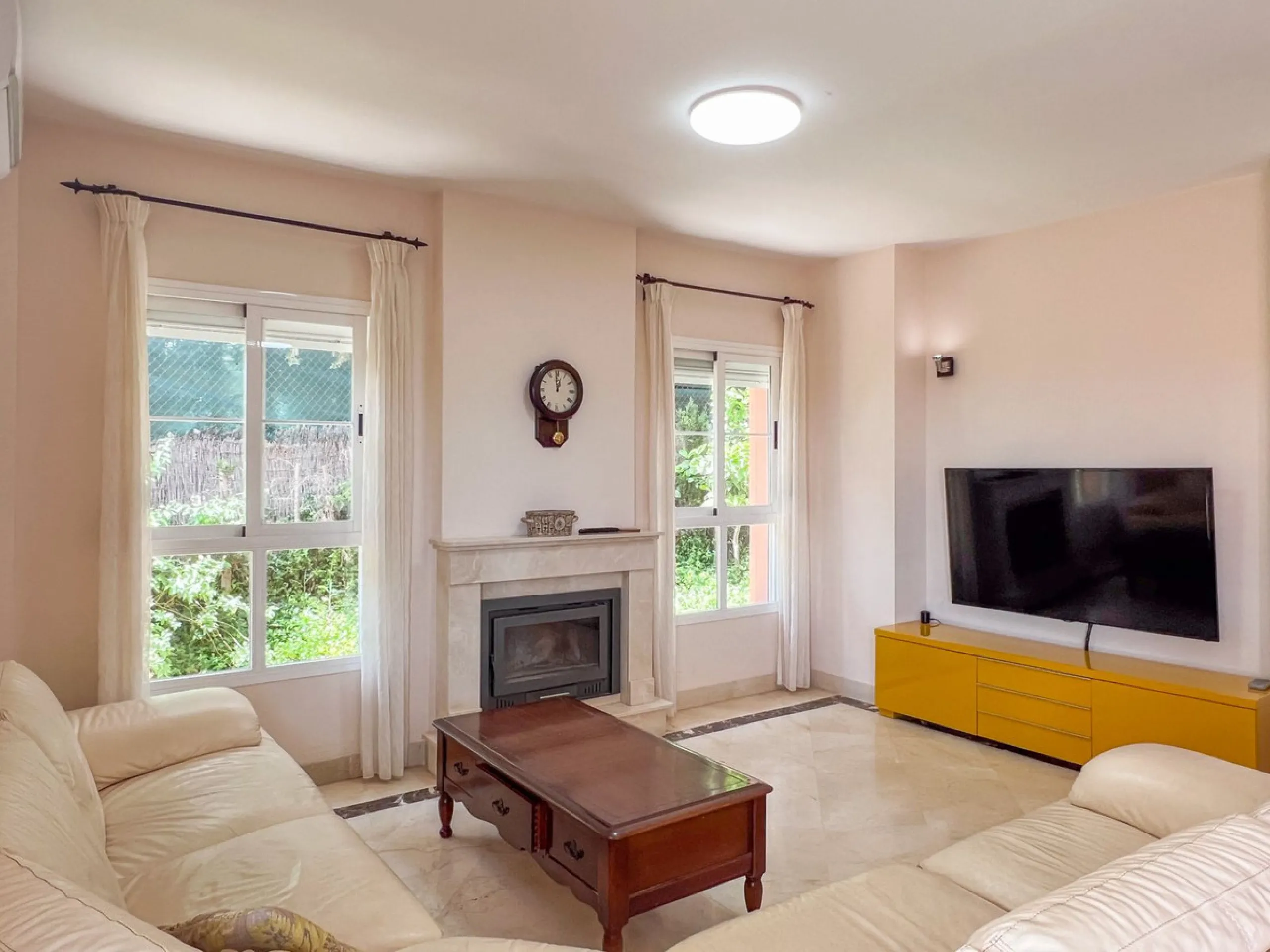 Large villa in sought-after urbanisation, Jardines del Águila