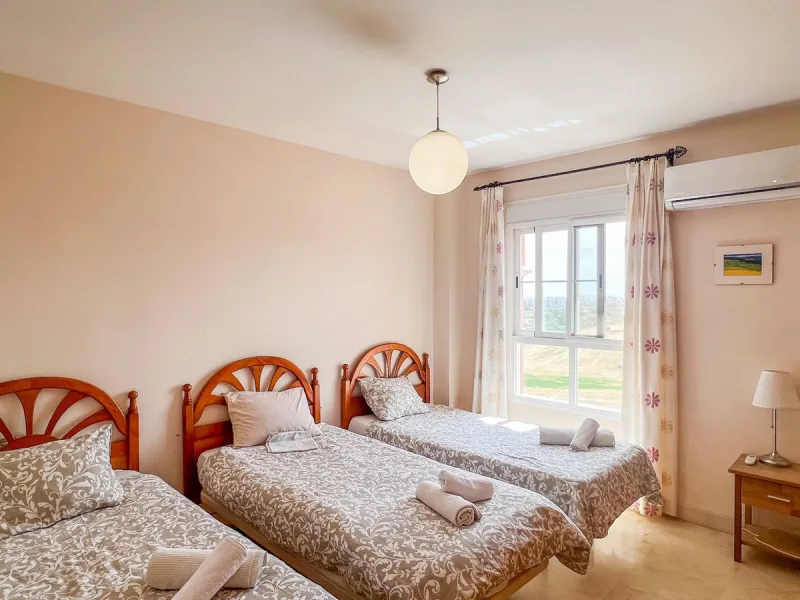 Large villa in sought-after urbanisation, Jardines del Águila