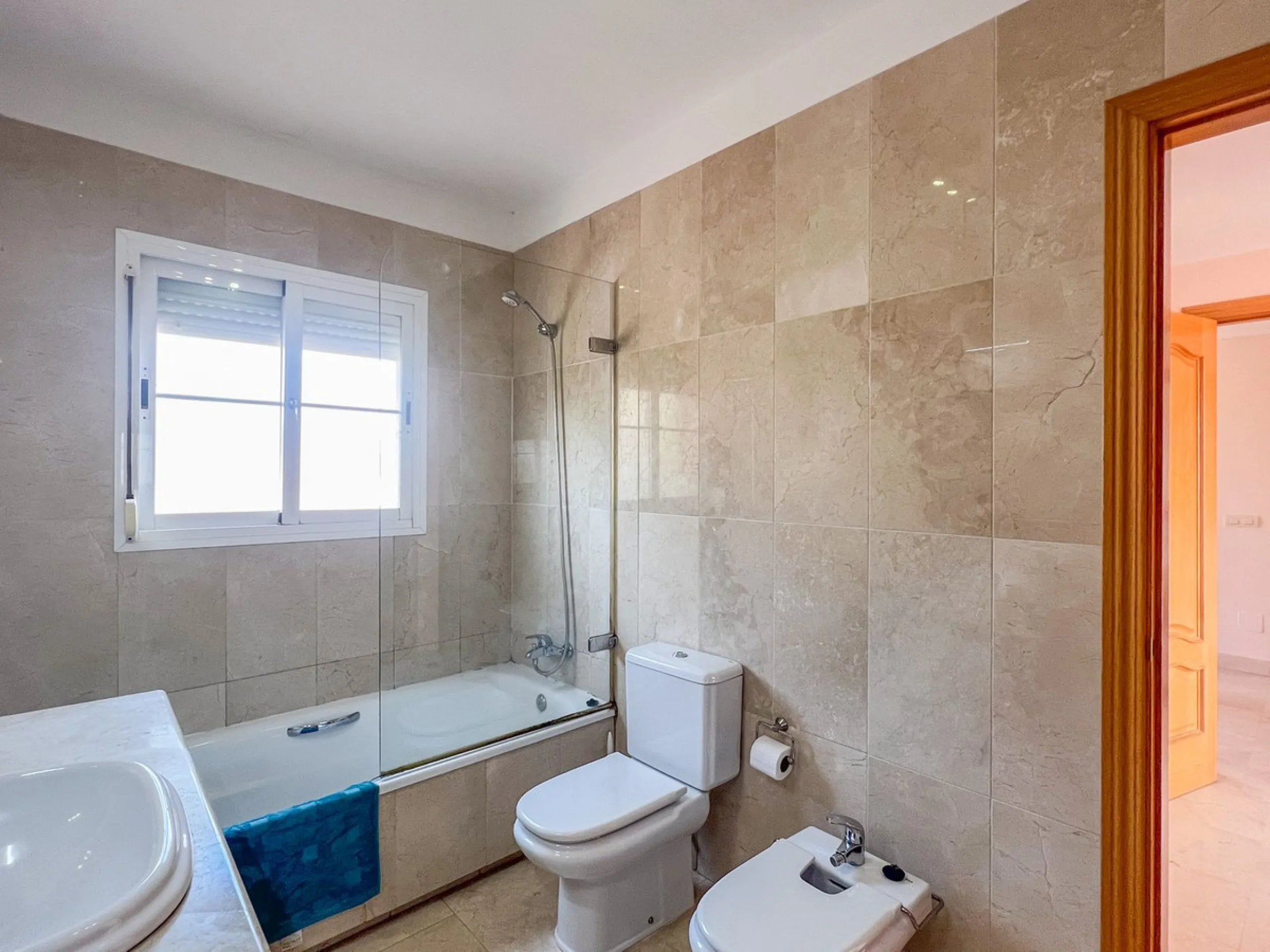 Large villa in sought-after urbanisation, Jardines del Águila