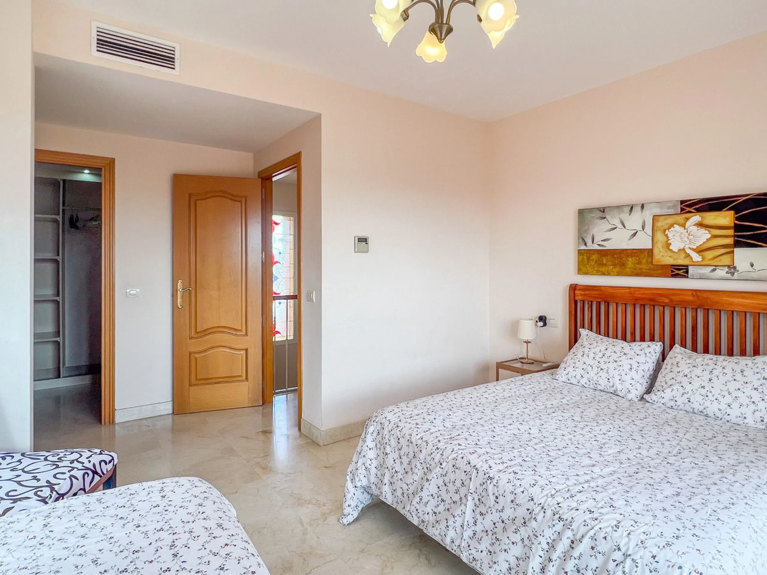 Large villa in sought-after urbanisation, Jardines del Águila