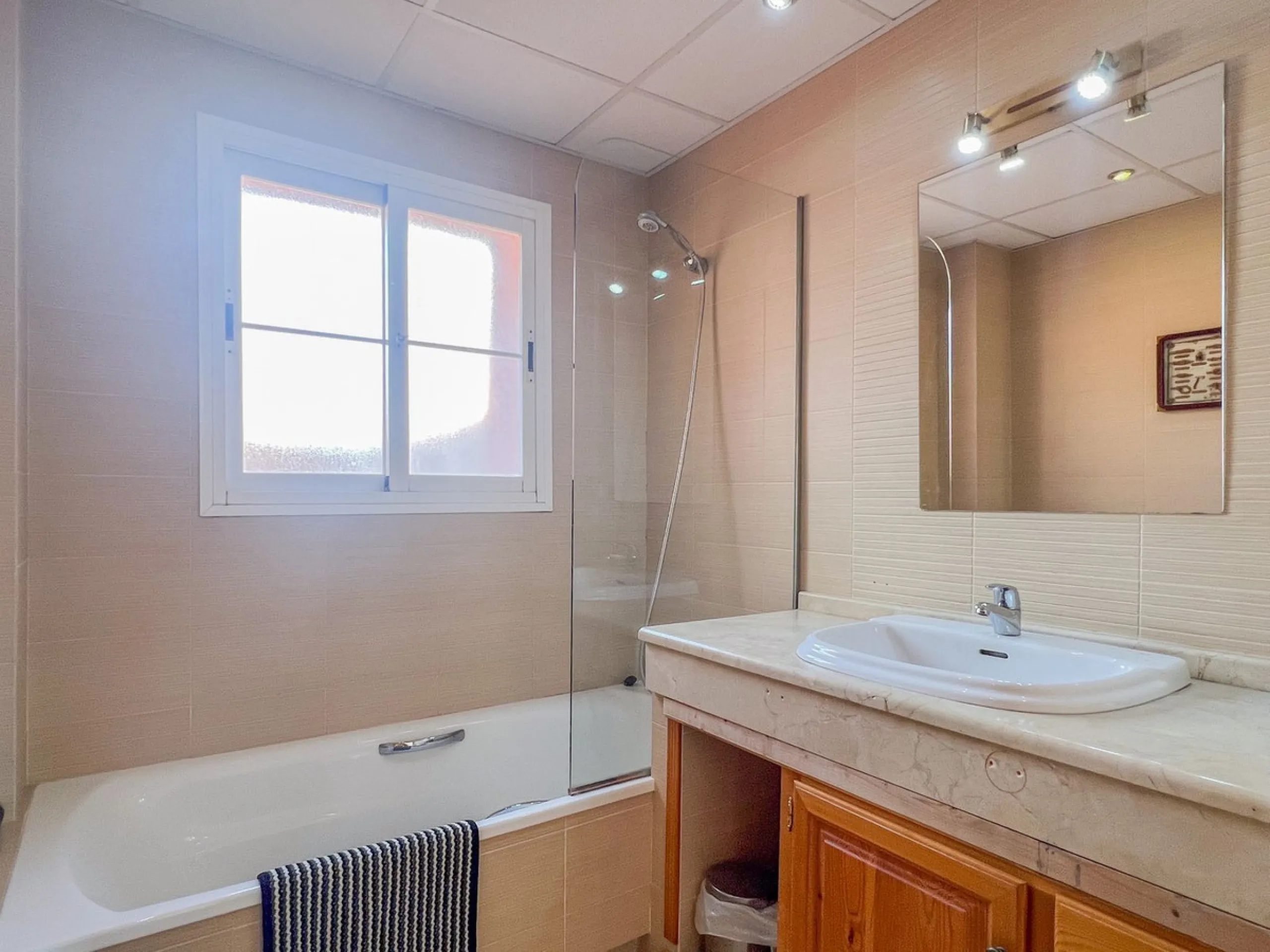 Large villa in sought-after urbanisation, Jardines del Águila