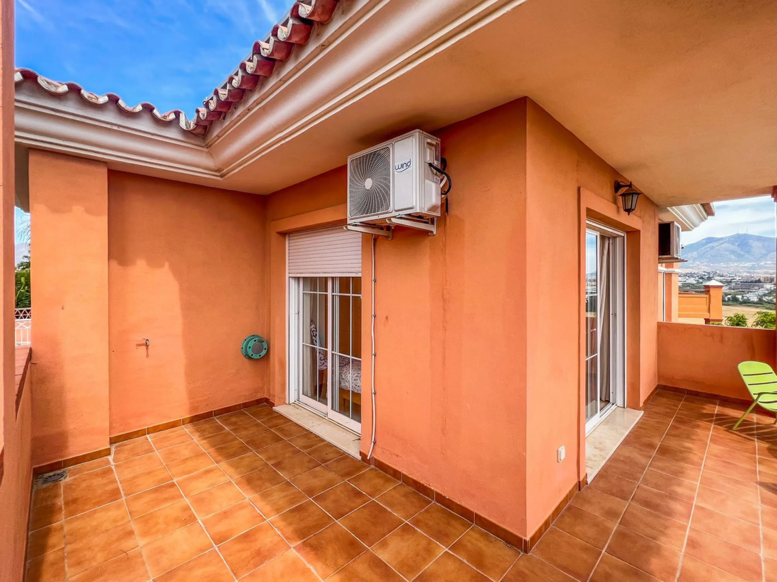 Large villa in sought-after urbanisation, Jardines del Águila