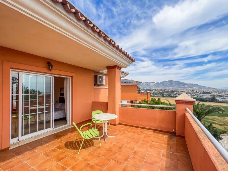 Large villa in sought-after urbanisation, Jardines del Águila