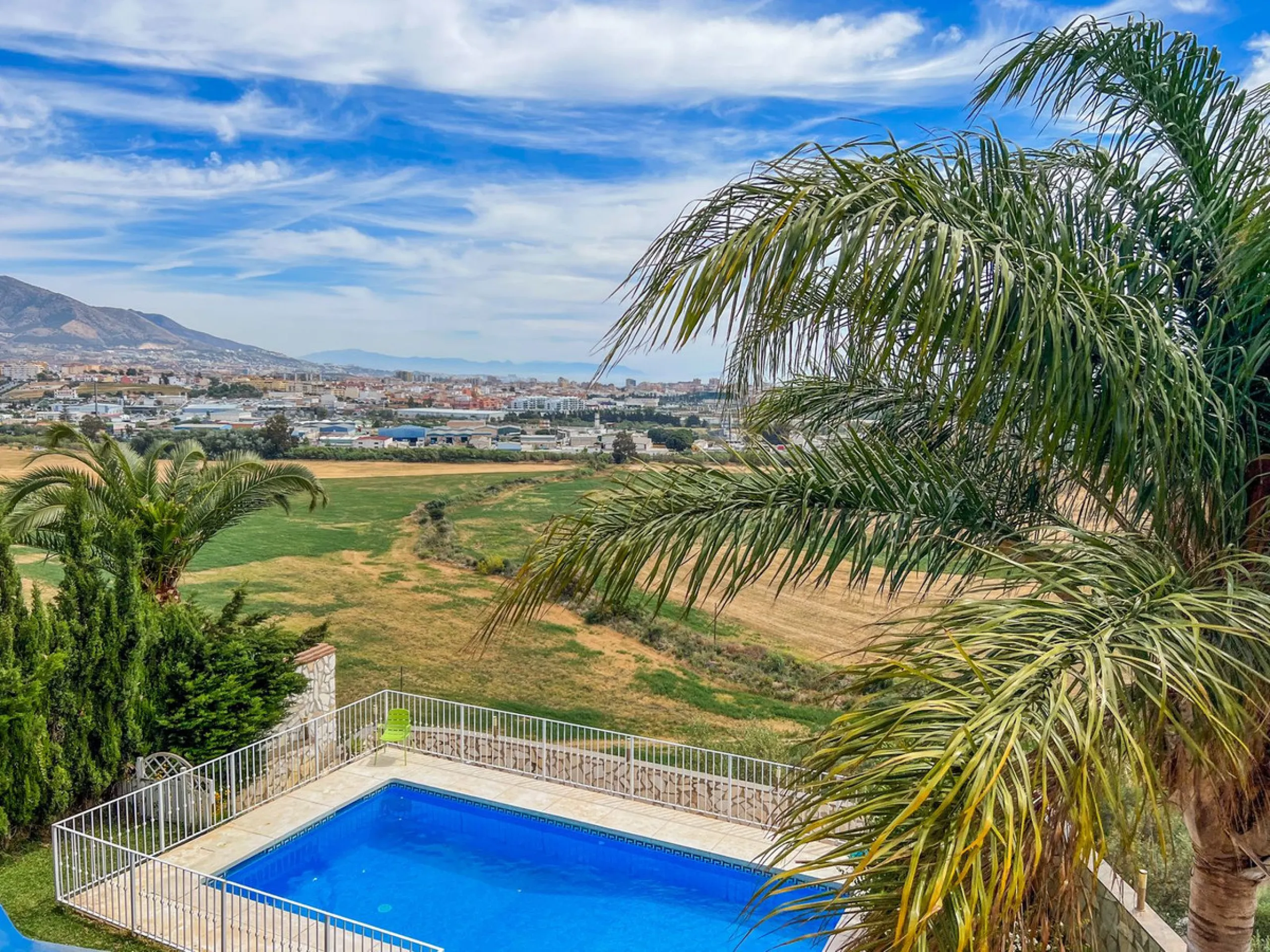 Large villa in sought-after urbanisation, Jardines del Águila