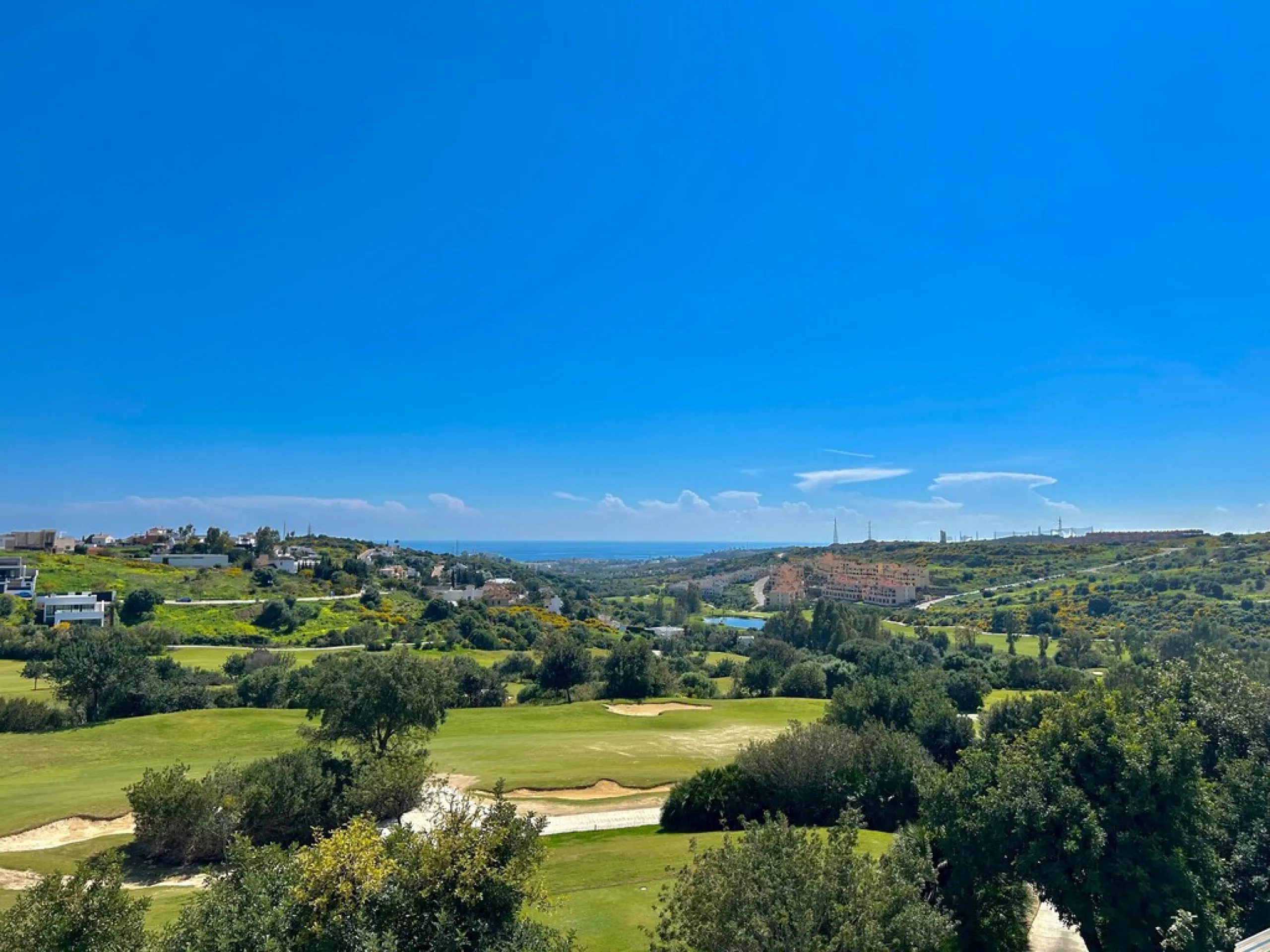 Amazing Value - Frontline Golf, Sea View Apartment in Estepona - with Tourist License!!