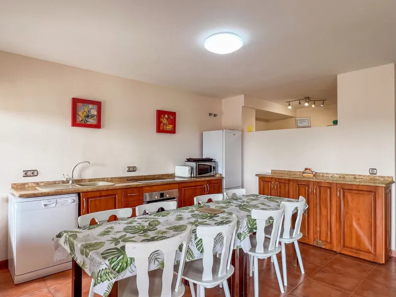 Large villa in sought-after urbanisation, Jardines del Águila