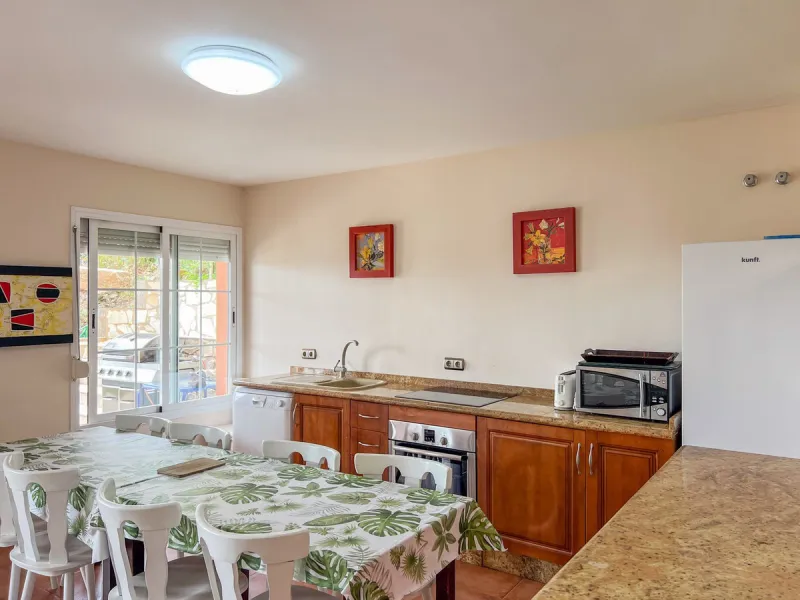 Large villa in sought-after urbanisation, Jardines del Águila