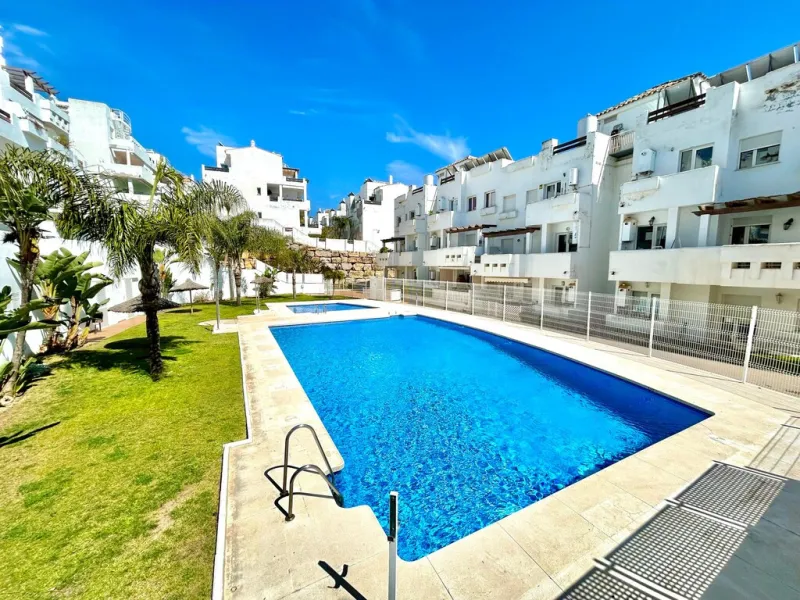 Amazing Value - Frontline Golf, Sea View Apartment in Estepona - with Tourist License!!