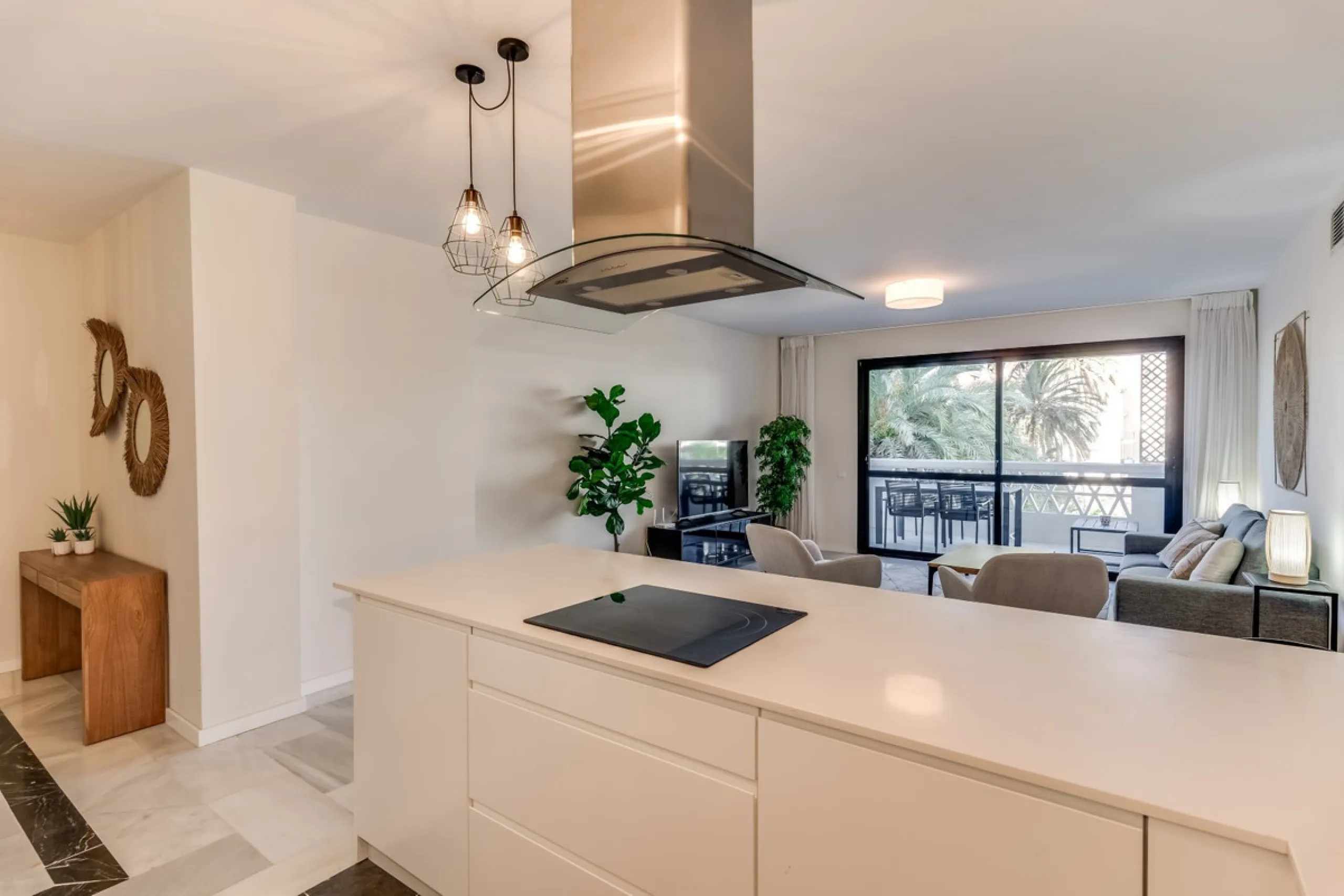 Price drop! Luxurious apartment located in the sought-after and exclusive "Playas del Duque" Residential Complex, located in the Puerto Banús area, synonymous with luxury and quality of life, on the beachfront.