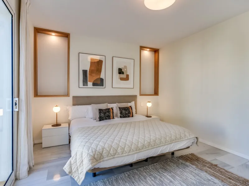 Price drop! Luxurious apartment located in the sought-after and exclusive "Playas del Duque" Residential Complex, located in the Puerto Banús area, synonymous with luxury and quality of life, on the beachfront.