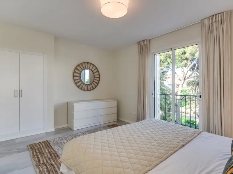 Price drop! Luxurious apartment located in the sought-after and exclusive "Playas del Duque" Residential Complex, located in the Puerto Banús area, synonymous with luxury and quality of life, on the beachfront.