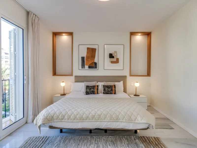 Price drop! Luxurious apartment located in the sought-after and exclusive "Playas del Duque" Residential Complex, located in the Puerto Banús area, synonymous with luxury and quality of life, on the beachfront.