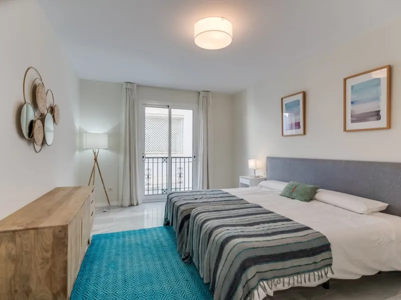 Price drop! Luxurious apartment located in the sought-after and exclusive "Playas del Duque" Residential Complex, located in the Puerto Banús area, synonymous with luxury and quality of life, on the beachfront.