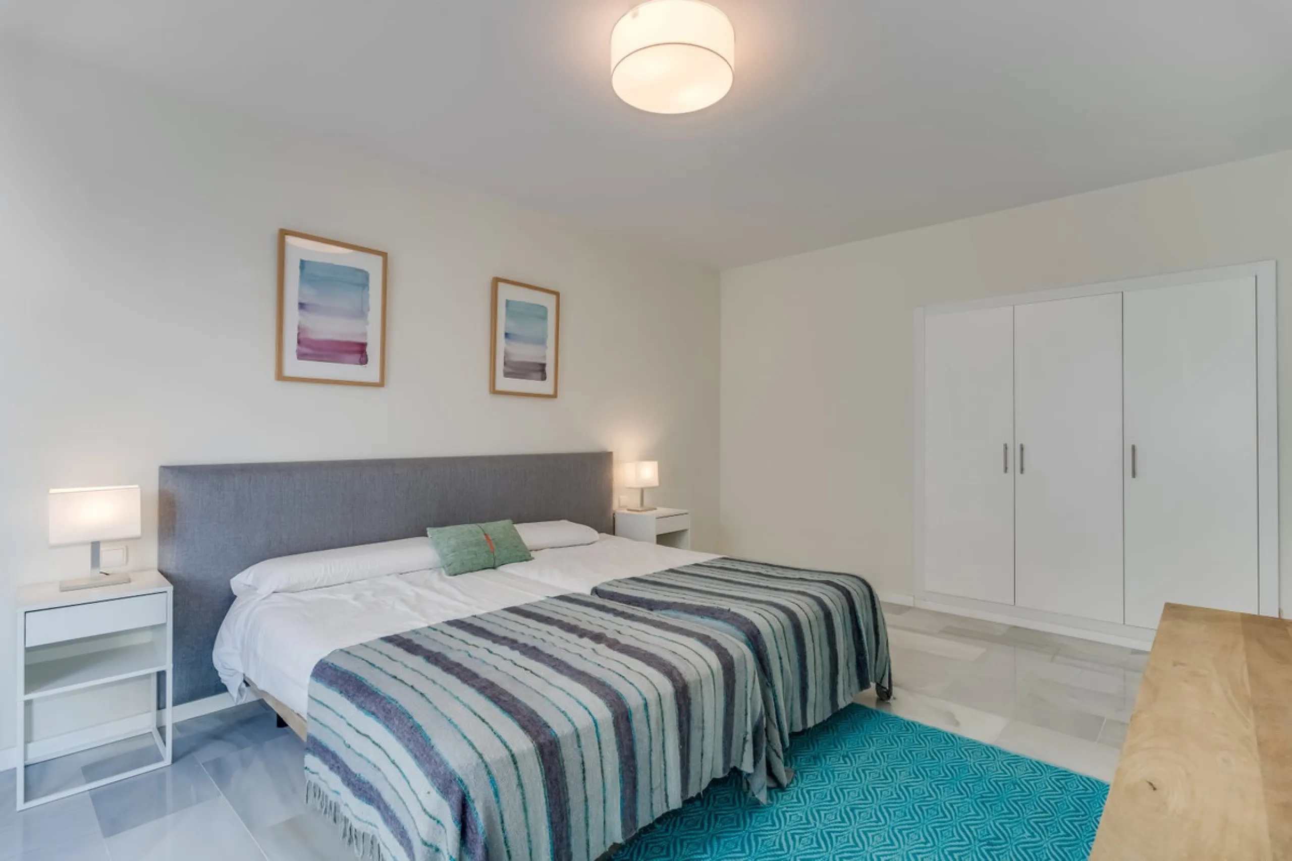 Price drop! Luxurious apartment located in the sought-after and exclusive "Playas del Duque" Residential Complex, located in the Puerto Banús area, synonymous with luxury and quality of life, on the beachfront.