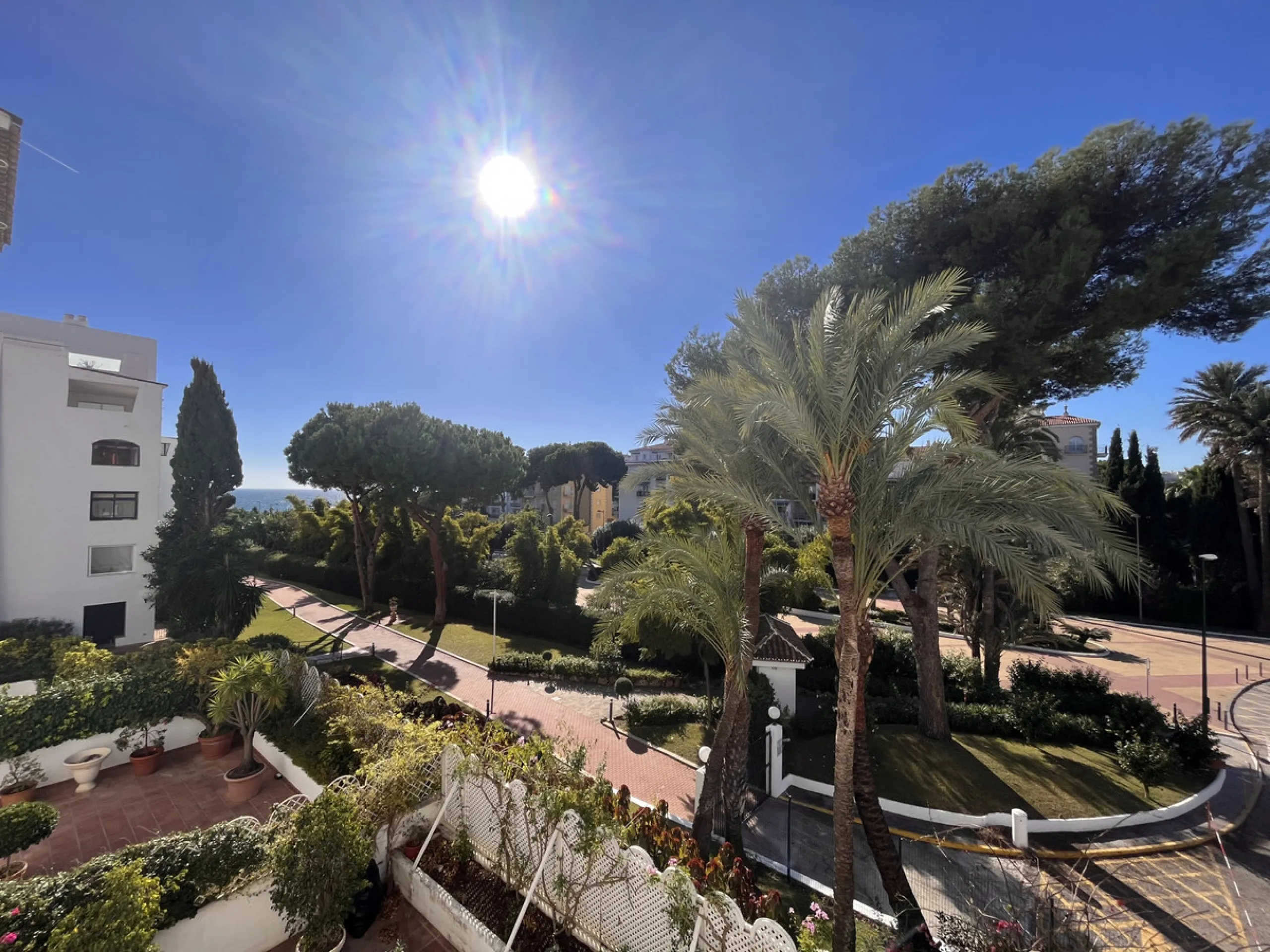 Price drop! Luxurious apartment located in the sought-after and exclusive "Playas del Duque" Residential Complex, located in the Puerto Banús area, synonymous with luxury and quality of life, on the beachfront.